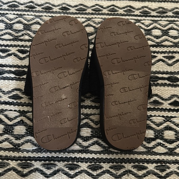black size 7 champion fluffy slides! - Picture 4 of 4